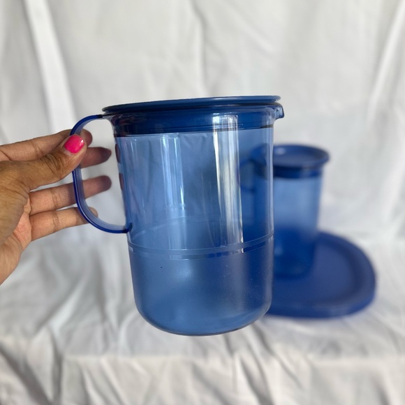 Tupperware Pitcher 1 Liter Blue Milk Coffee Tea Tabletop Serving Container - Picture 4 of 7